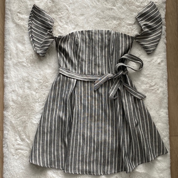 FashionNova Striped Off the Shoulder Dress - Picture 5 of 9